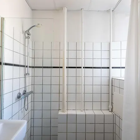 Апартаменты Spacious 3 Bedroom In Peaceful Area *
