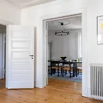 Spacious 3 Bedroom In Peaceful Area Apartment
