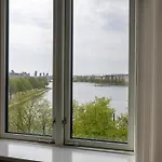 Spacious 3 Bedroom In Peaceful Area Apartment