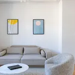 Spacious 3 Bedroom In Peaceful Area Apartment *