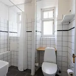 Apartment Spacious 3 Bedroom In Peaceful Area *