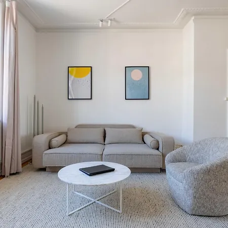 Lägenhet Spacious 3 Bedroom In Peaceful Area *