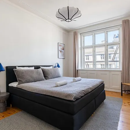 Apartment Spacious 3 Bedroom In Peaceful Area *
