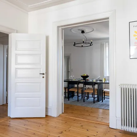 Spacious 3 Bedroom In Peaceful Area Lägenhet