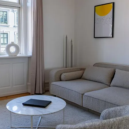 Spacious 3 Bedroom In Peaceful Area Lägenhet