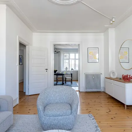 Spacious 3 Bedroom In Peaceful Area *