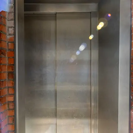 Spacious 3 Bedroom In Peaceful Area *