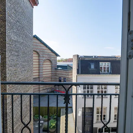 Spacious 3 Bedroom In Peaceful Area Apartment