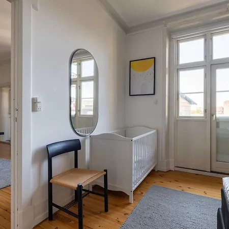 Spacious 3 Bedroom In Peaceful Area *