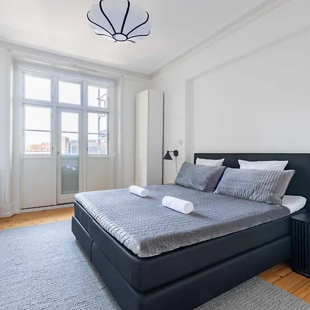 Lägenhet Spacious 3 Bedroom In Peaceful Area