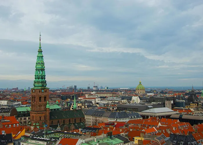 Spacious 3 Bedroom In Peaceful Area *