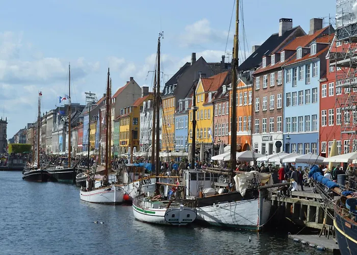 Spacious 3 Bedroom In Peaceful Area *