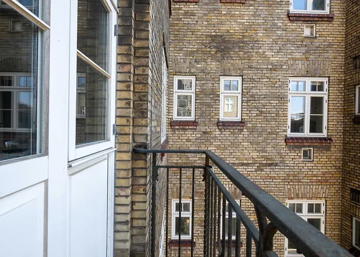 Apartment Spacious 3 Bedroom In Peaceful Area