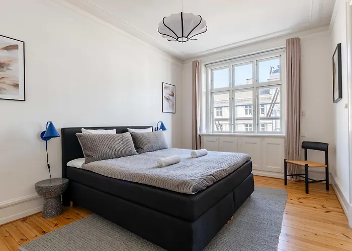 Apartment Spacious 3 Bedroom In Peaceful Area *