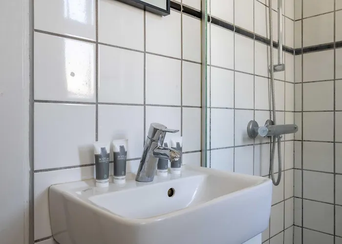 Apartment Spacious 3 Bedroom In Peaceful Area Kopenhagen