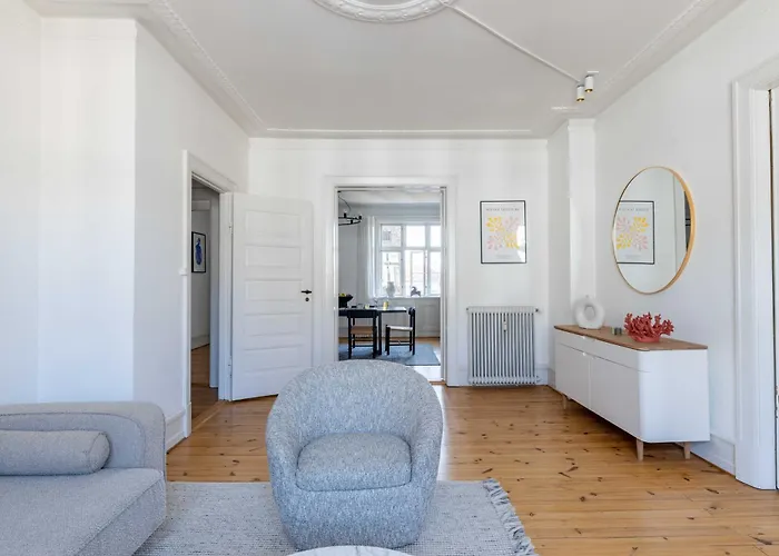 Spacious 3 Bedroom In Peaceful Area *