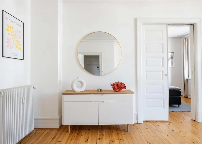 Spacious 3 Bedroom In Peaceful Area Apartment *