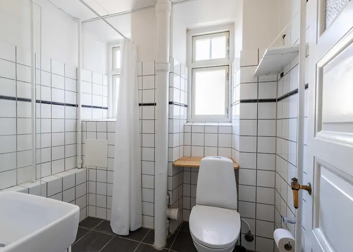 Apartment Spacious 3 Bedroom In Peaceful Area *