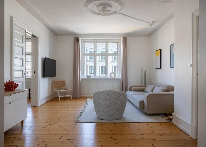 Apartment Spacious 3 Bedroom In Peaceful Area