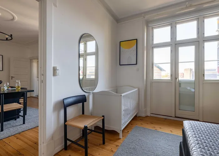 Spacious 3 Bedroom In Peaceful Area *