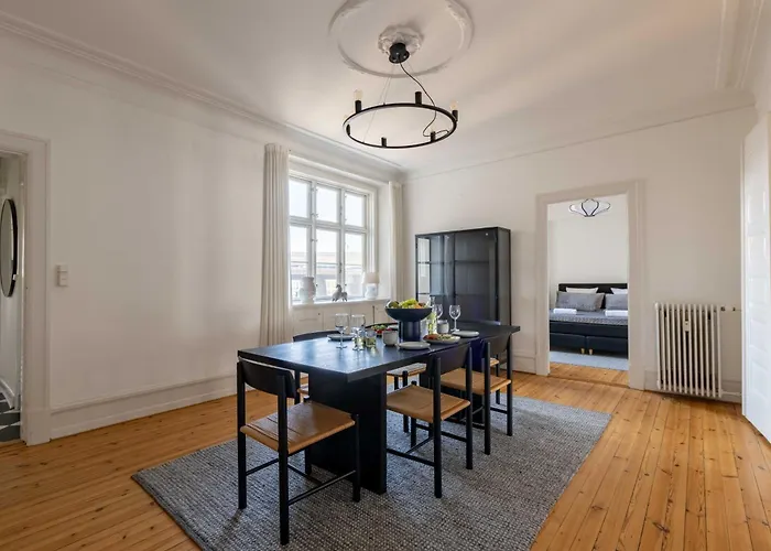 شقة Spacious 3 Bedroom In Peaceful Area *