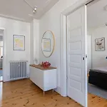 아파트 Spacious 3 Bedroom In Peaceful Area