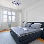 아파트 Spacious 3 Bedroom In Peaceful Area
